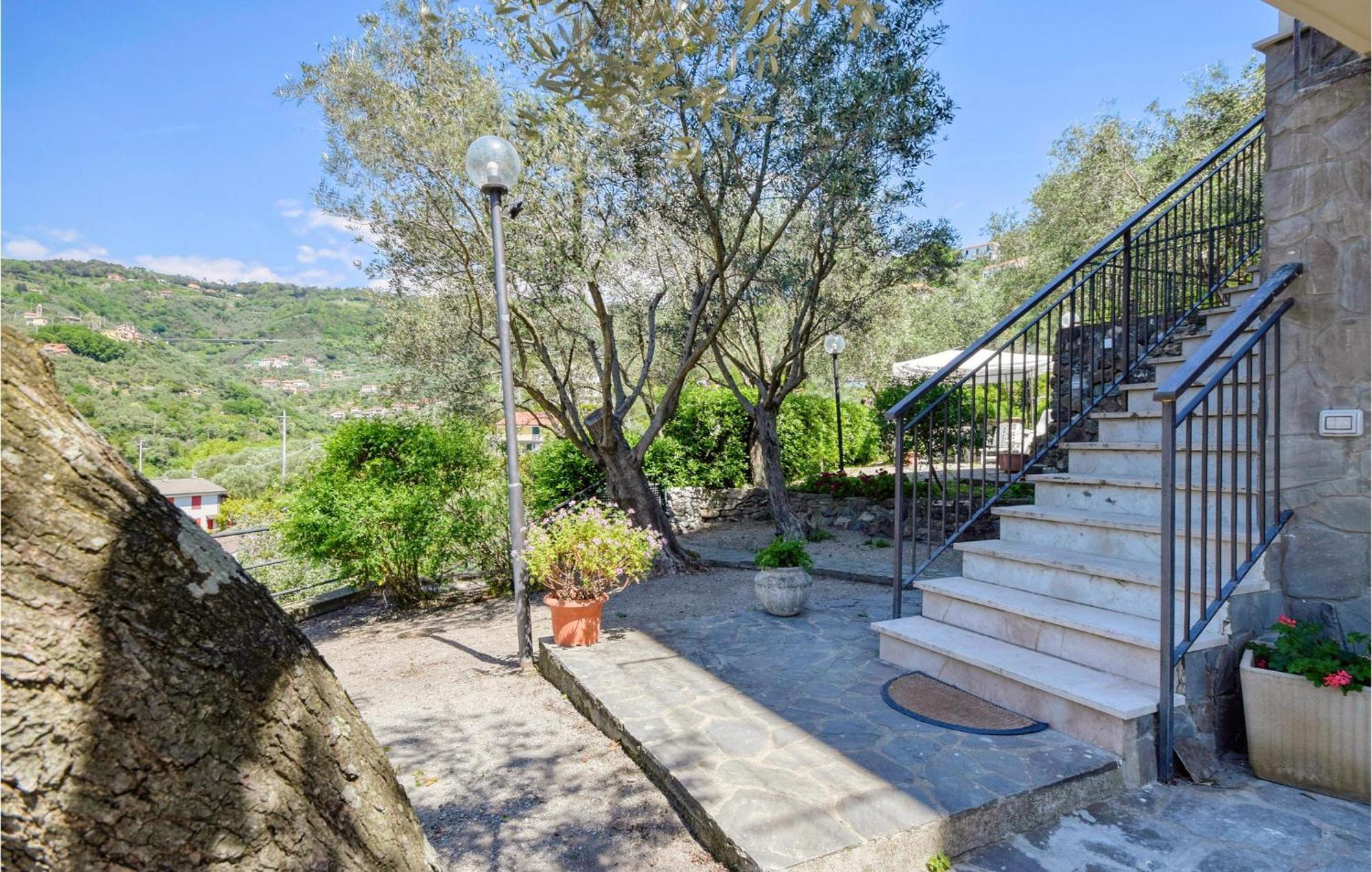 2 Bedroom Stunning Apartment In Moneglia Exterior foto